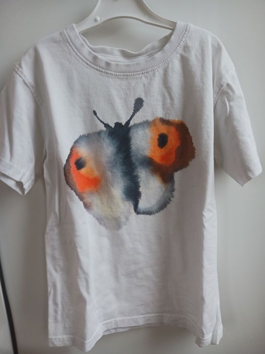 Подарявам детски дрешки.