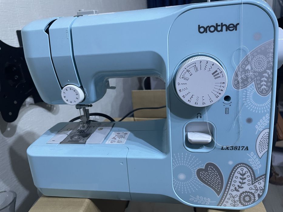 Продавам шевна машина Brother LX-3817A