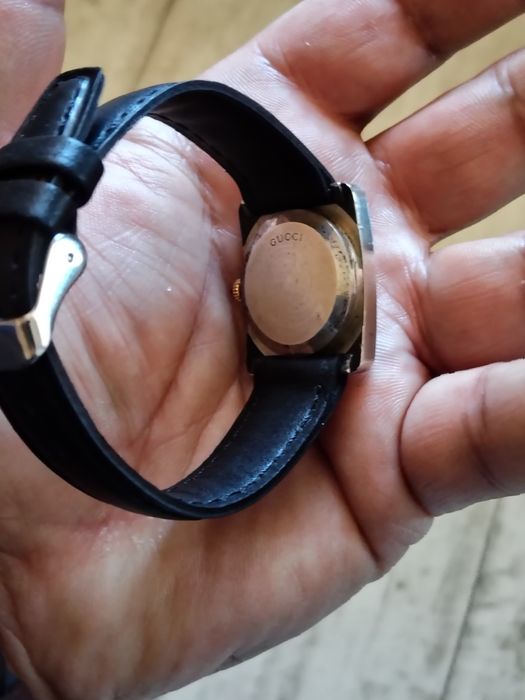 GUCCI сребърен часовник