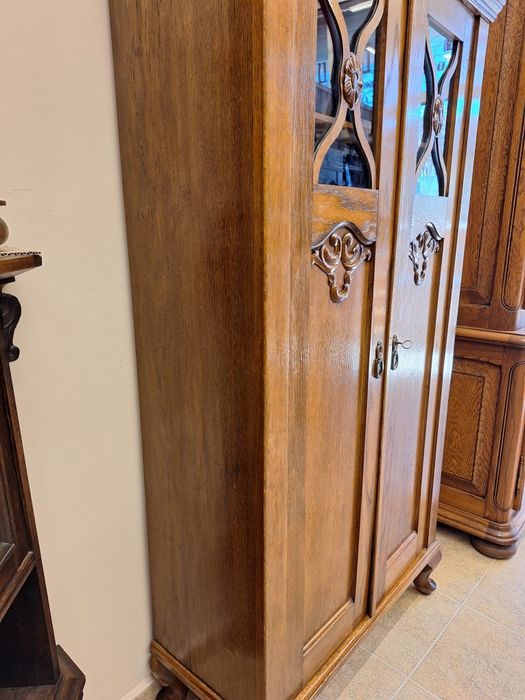 Античен шкаф - витрина