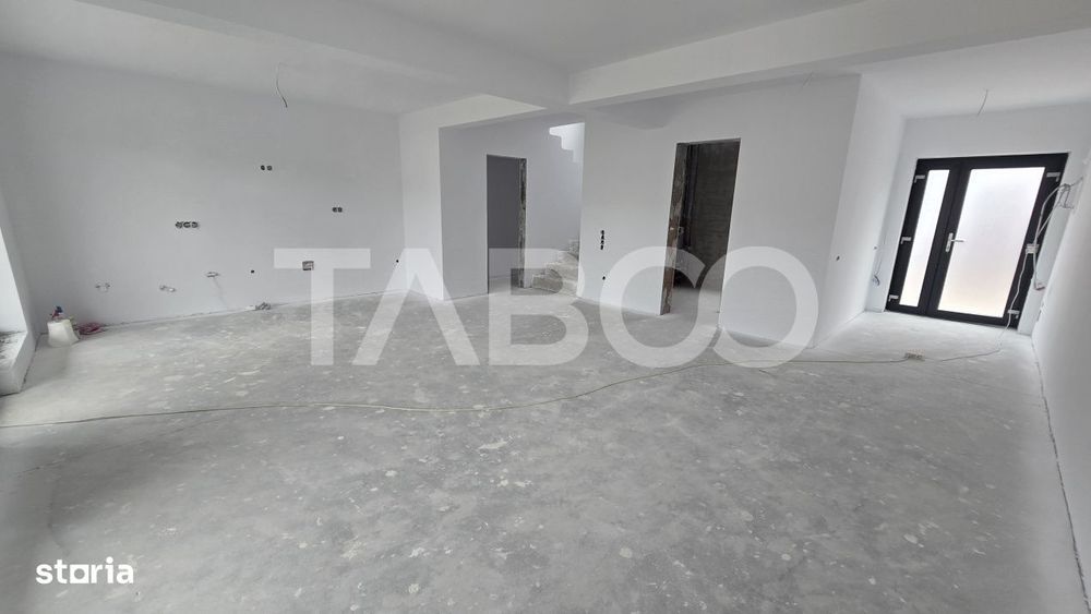 Casa de vanzare 4 camere 2 bai 380mp teren liber  2 parcari Selimbar