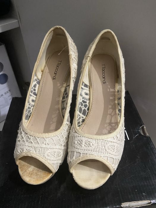 Продам женские босоншки!
