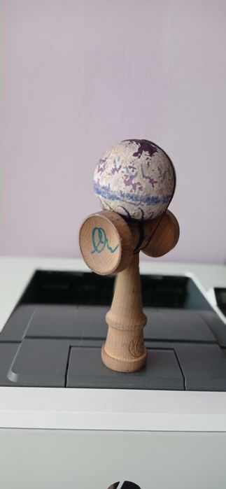 Vând kendama X folosită