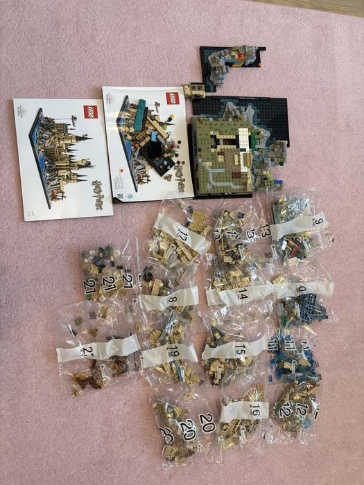 LEGO® Harry Potter™- Castelul Hogwarts™ si imprejurimile 76419, 2660 piese