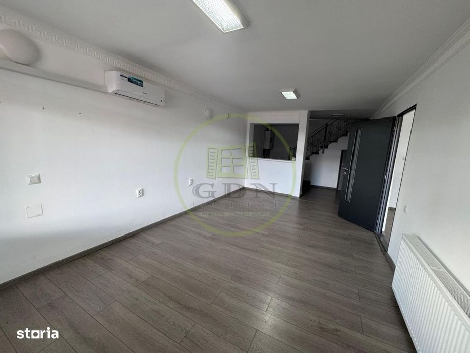 Inchiriere casa pentru birouri + 4 garaje, P-ta Cipariu