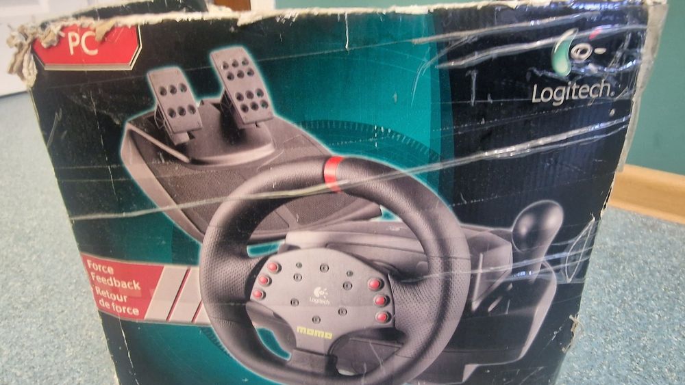 Руль игровой  logytech
