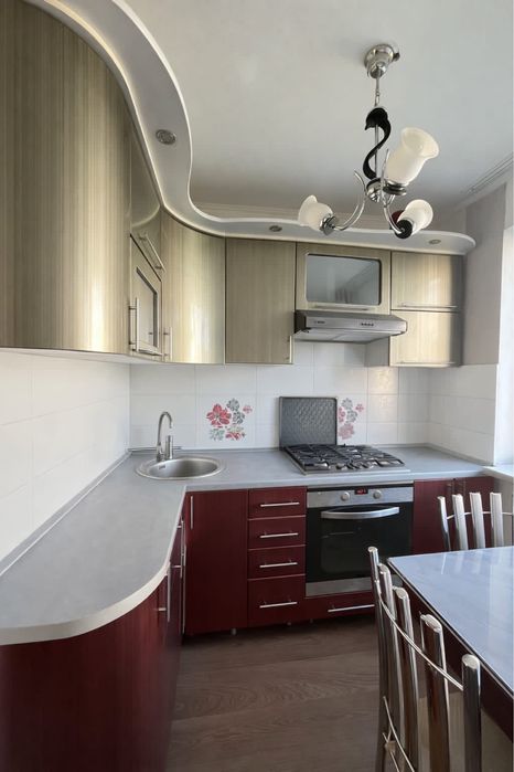 Продам 4 ком квартиру в Центре