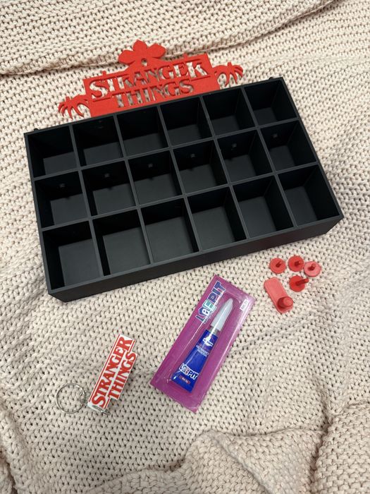 Box / Suport pentru figurine Kinder Joy – Stranger Things (print 3D)
