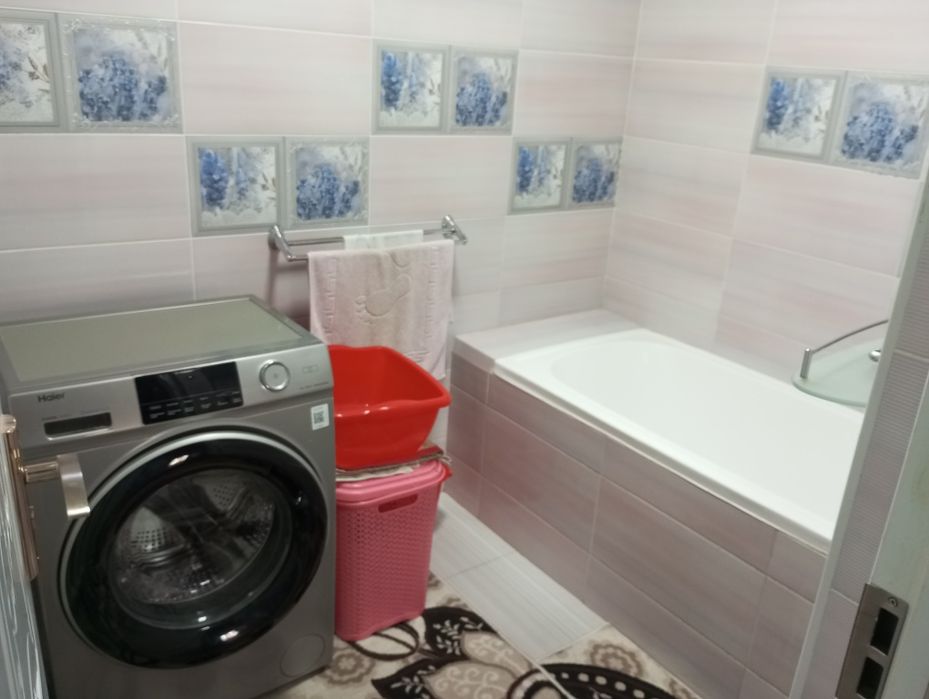 Дом срочно сотилади Эшонгузар (Райсентр) 4 хоналик 1- этаж