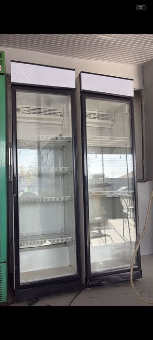 Холодильники витринные в хорошем рабочем состоянии  обращайтесь по вац