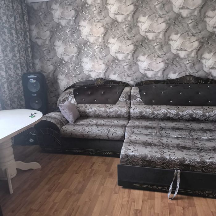 Продам большой диван.