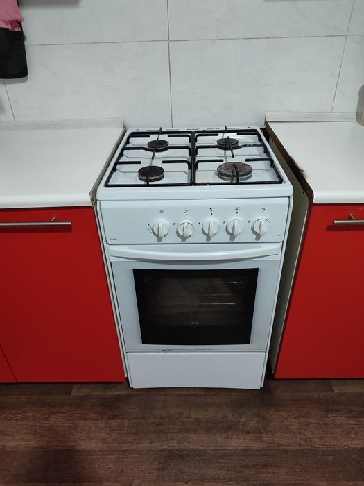 Продам газовую плиту