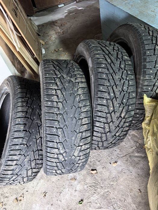 Шины зимние с шипамм