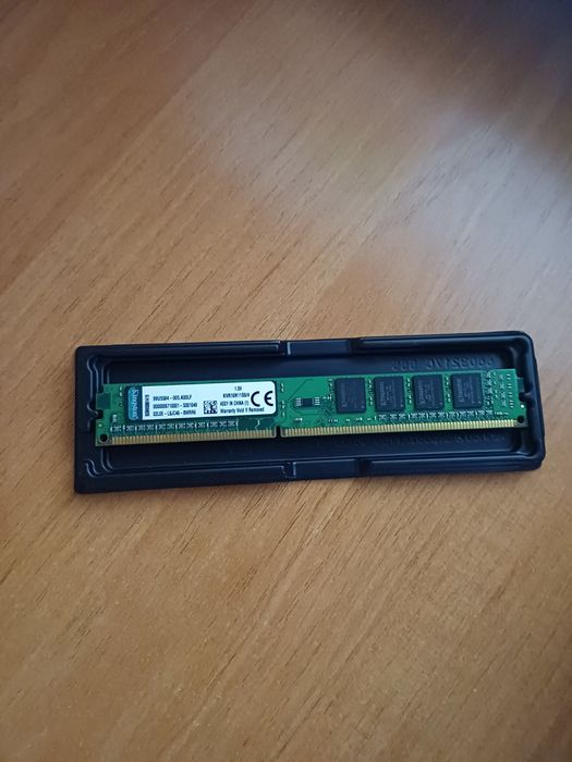 2×4 ddr 3 1600mhs  kingstone