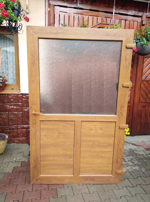 Usa termopan PVC cu plasa contra insectelor