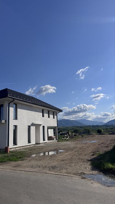 Vand casa la vestem direct proprietar