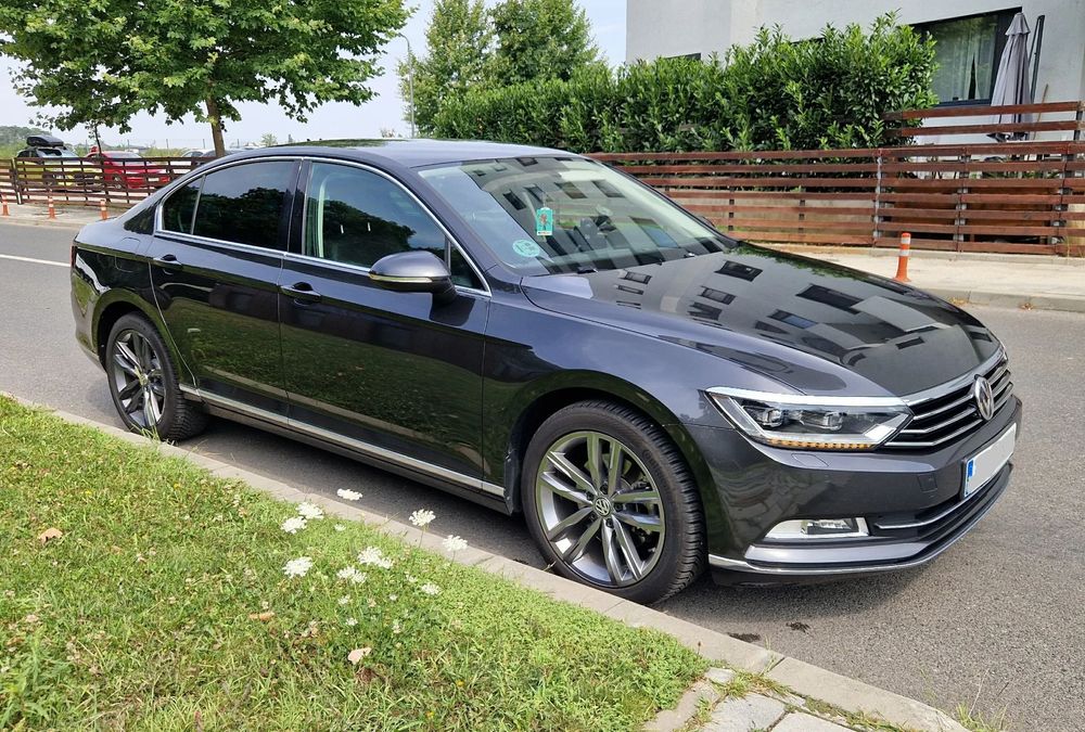 Volkswagen Passat Highline/Benzina/Bord Digital/Piele Alcantara/Full LED/Camera/ACC/