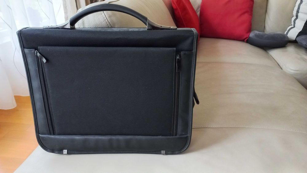 Мъжка елегантна чанта с дръжка