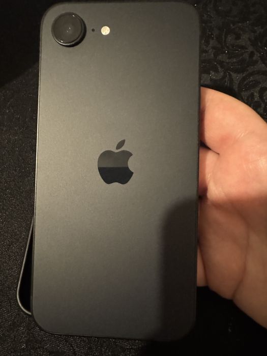 Vand iPhone 16e 128gb