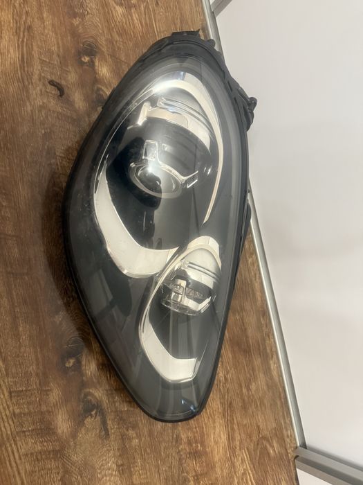 Far dreapta porsche cayenne 7p5.941.752