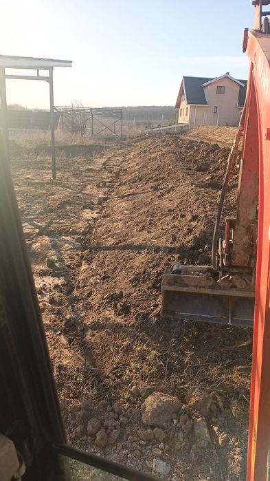 Miniexcavator de inchiriat