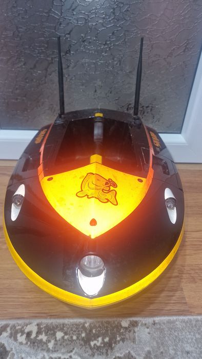 Vând navomodel Anaconda Skarp echipat cu sonar si autopilot.