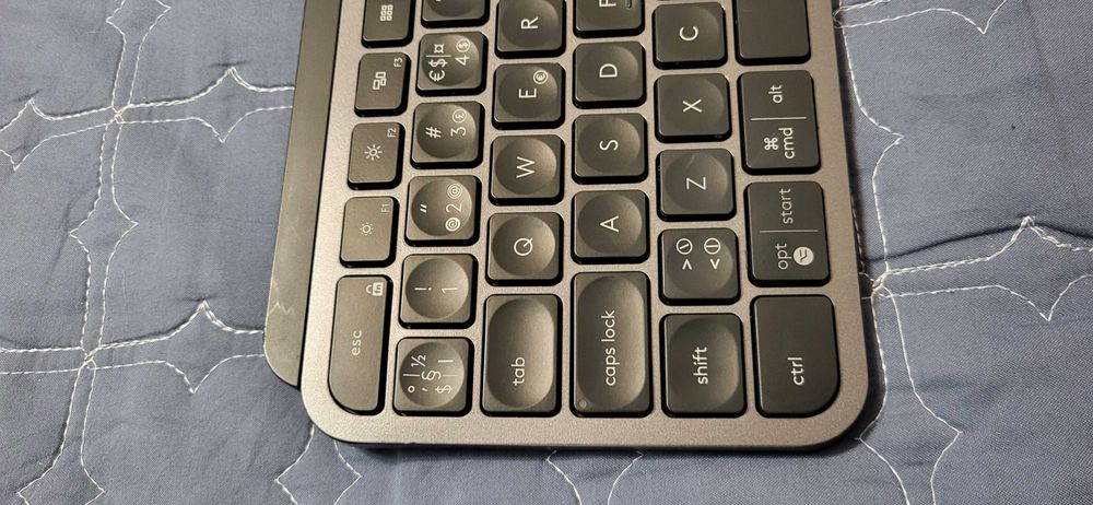 MX Keys Logitech Tastatura Wireless Bluetooth fuctionala + dongal