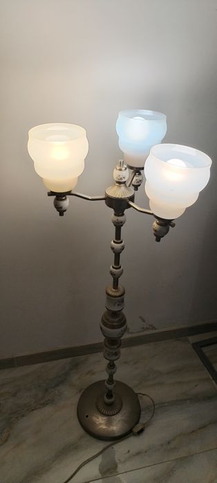 Vând lustre cu 5 brate