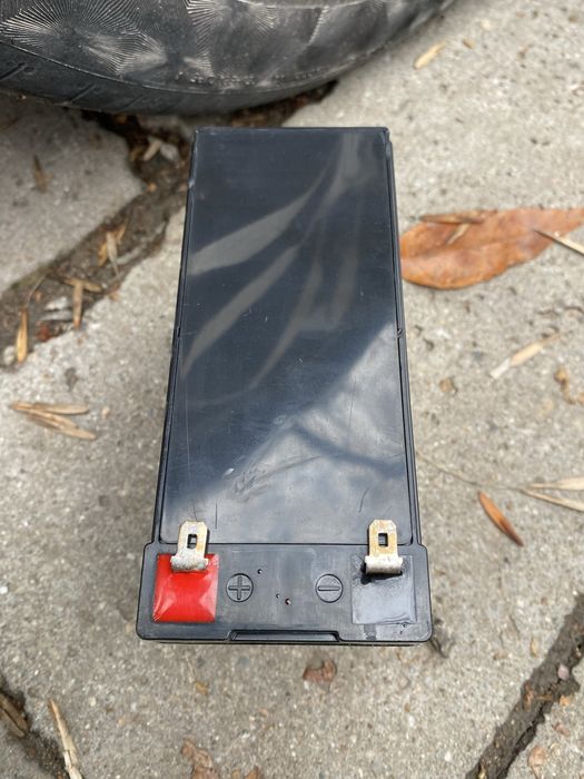 Чисто нова акумулаторна батерия 12V 8AH