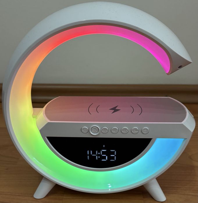 Vând lampă smart cu incărcare wireless, cu funcție de boxă portabilă