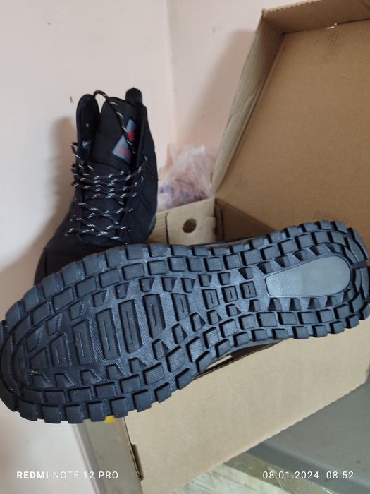 Продаю кроссовки зимние