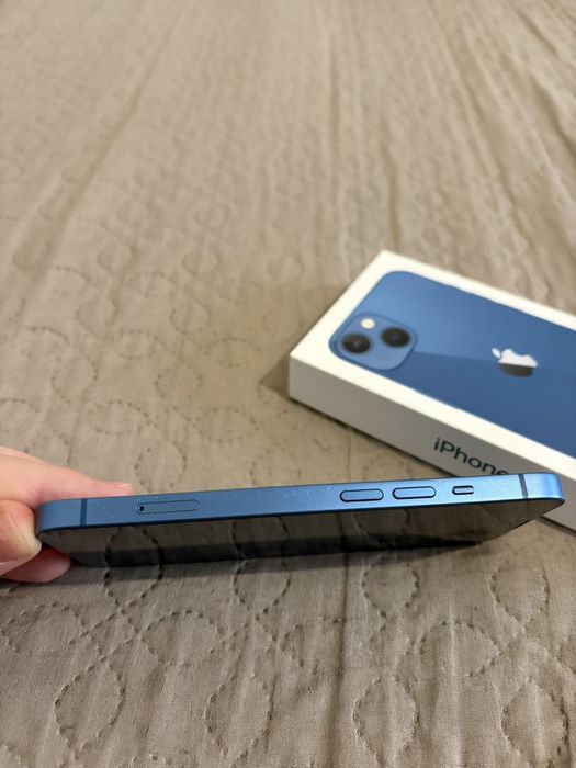 iPhone 13 – 128 GB – много добро състояние + 3 калъфа