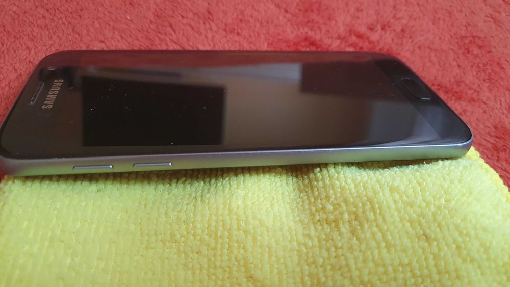 Samsung S7 foarte bine intretinut cu multe accesorii