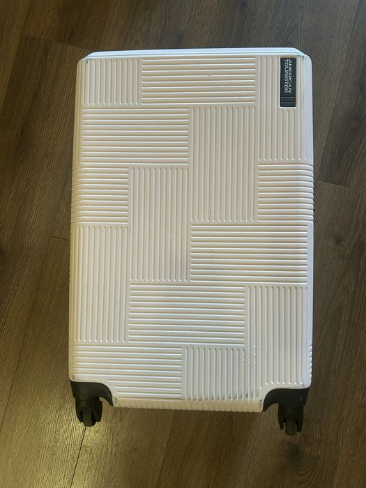 Чемодан М размер American Tourister