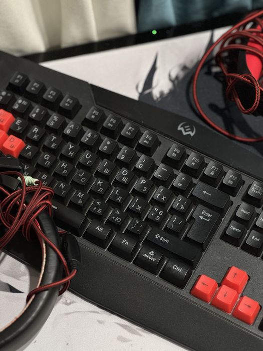 Клавиатура наушник