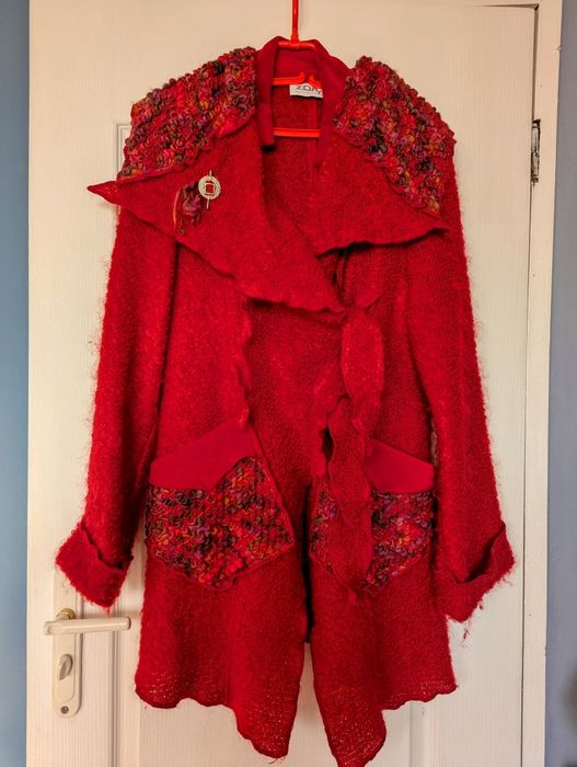 Нова цена!!! Бутикова жилетка, ръчно изработена, червена