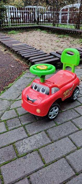 Проходилка, столче за хранене и кола за бутане