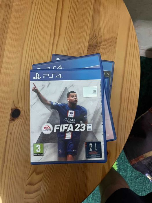 Плейстейшън 4, 2 джойстика и игри