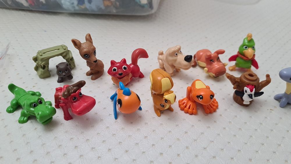 Продаю киндер игрушки