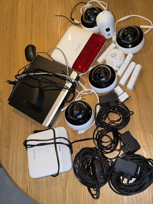 Sistem complet de supraveghere video și alarmă Hikvision
