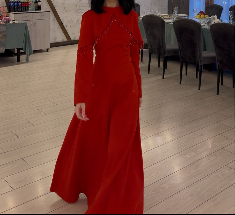 Продаю платье вечернее