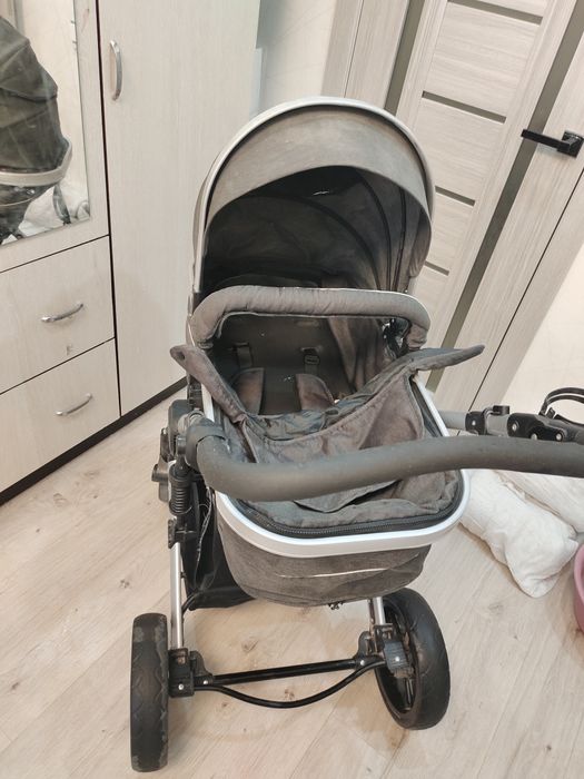 Продается коляска фирмы Hugs