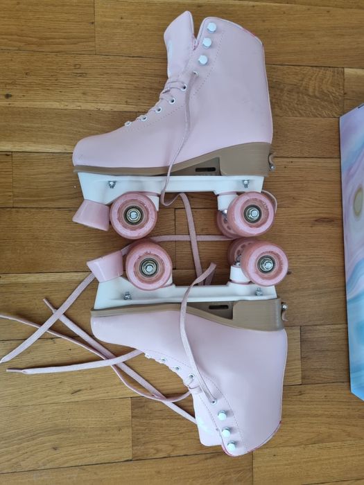 Patine cu rotile culoare roz,marime reglabila 35-38