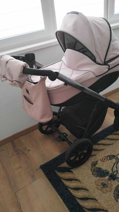 Продавам бебешка количка 3в1