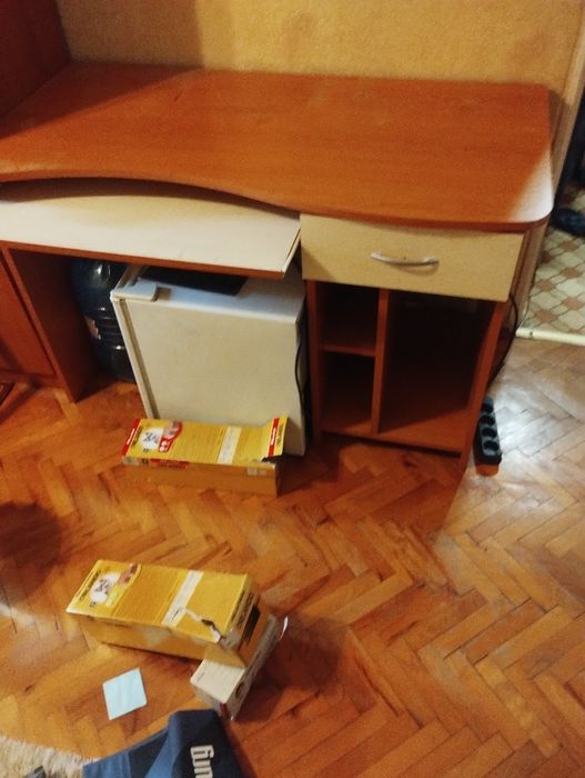 Ученическо бюро,много запазено
