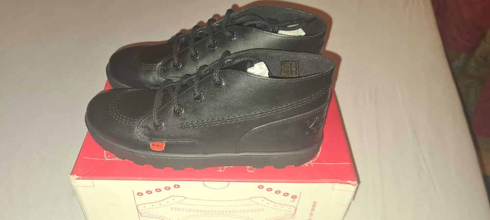 Ghete  damă Kickers