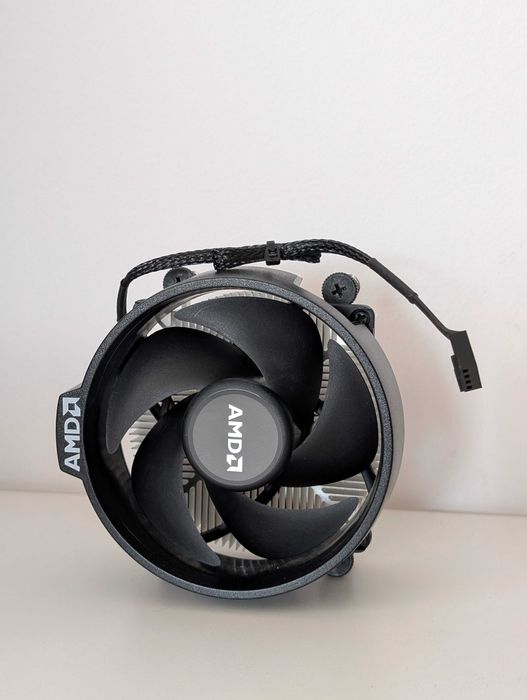AMD Wraith Stealth охладител за процесор AM4/AM5