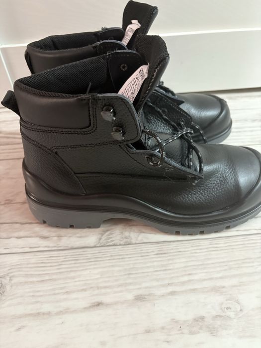 Продам спец ботинка