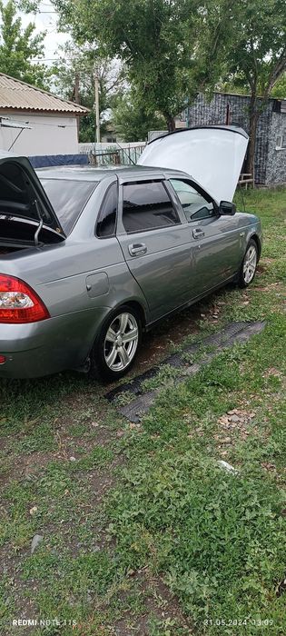 Продам приору седан