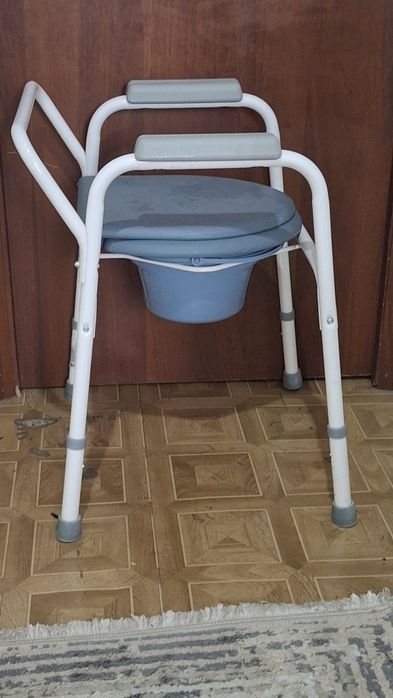 Санитарный стул туалет